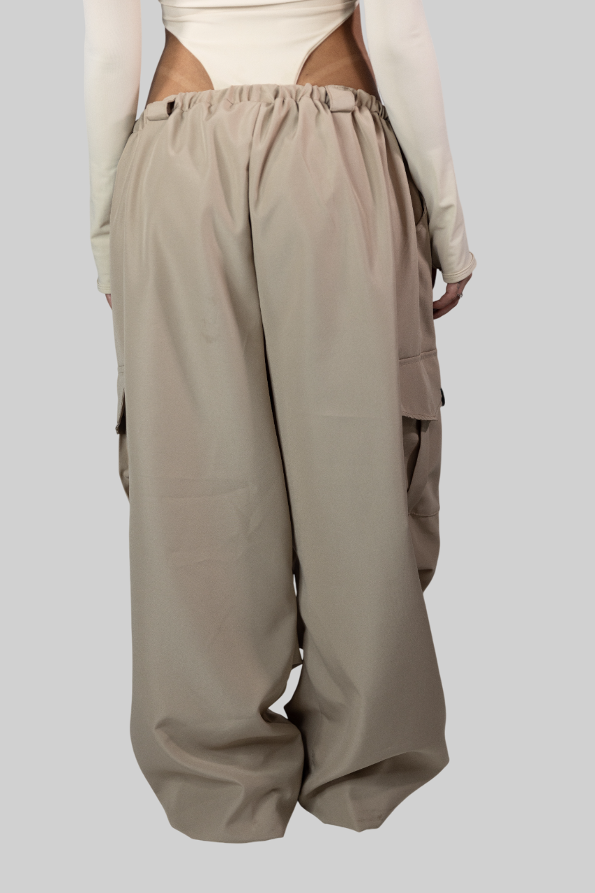 Pantalón Cargo Parachute Beige