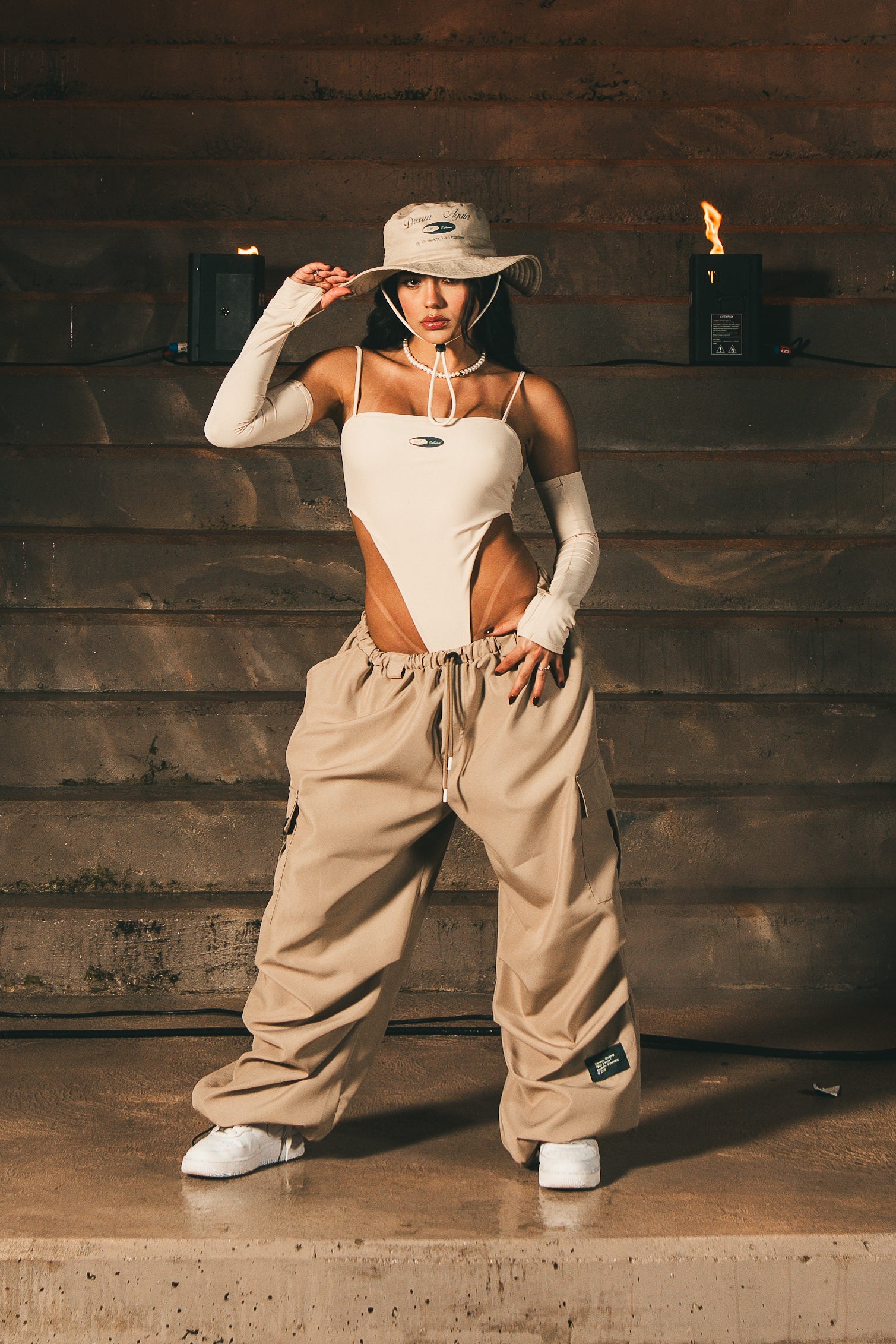 Pantalón Cargo Parachute Beige