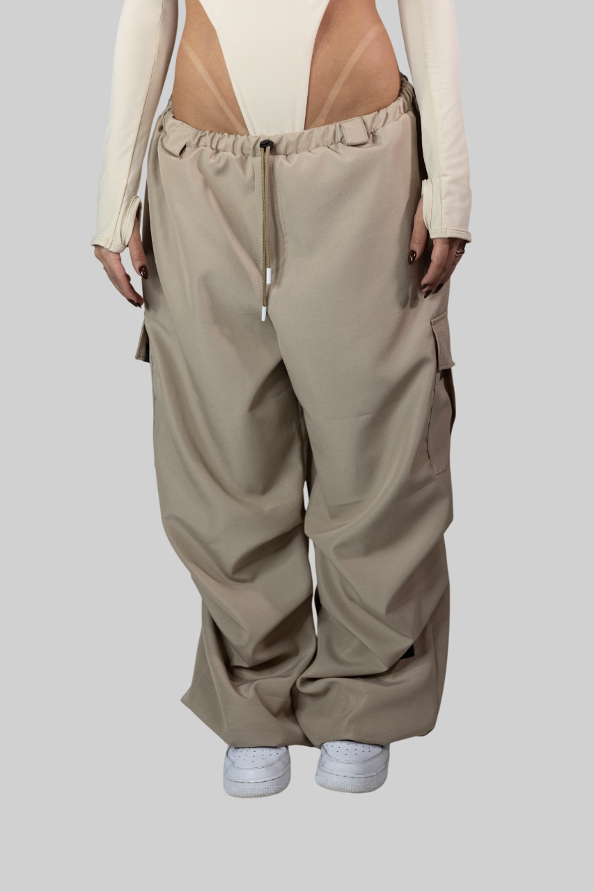 Pantalón Cargo Parachute Beige