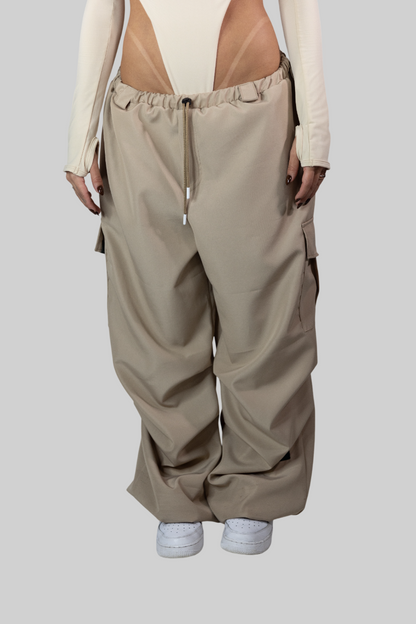 Pantalón Cargo Parachute Beige