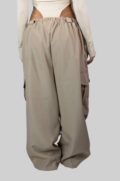 Pantalón Cargo Parachute Beige