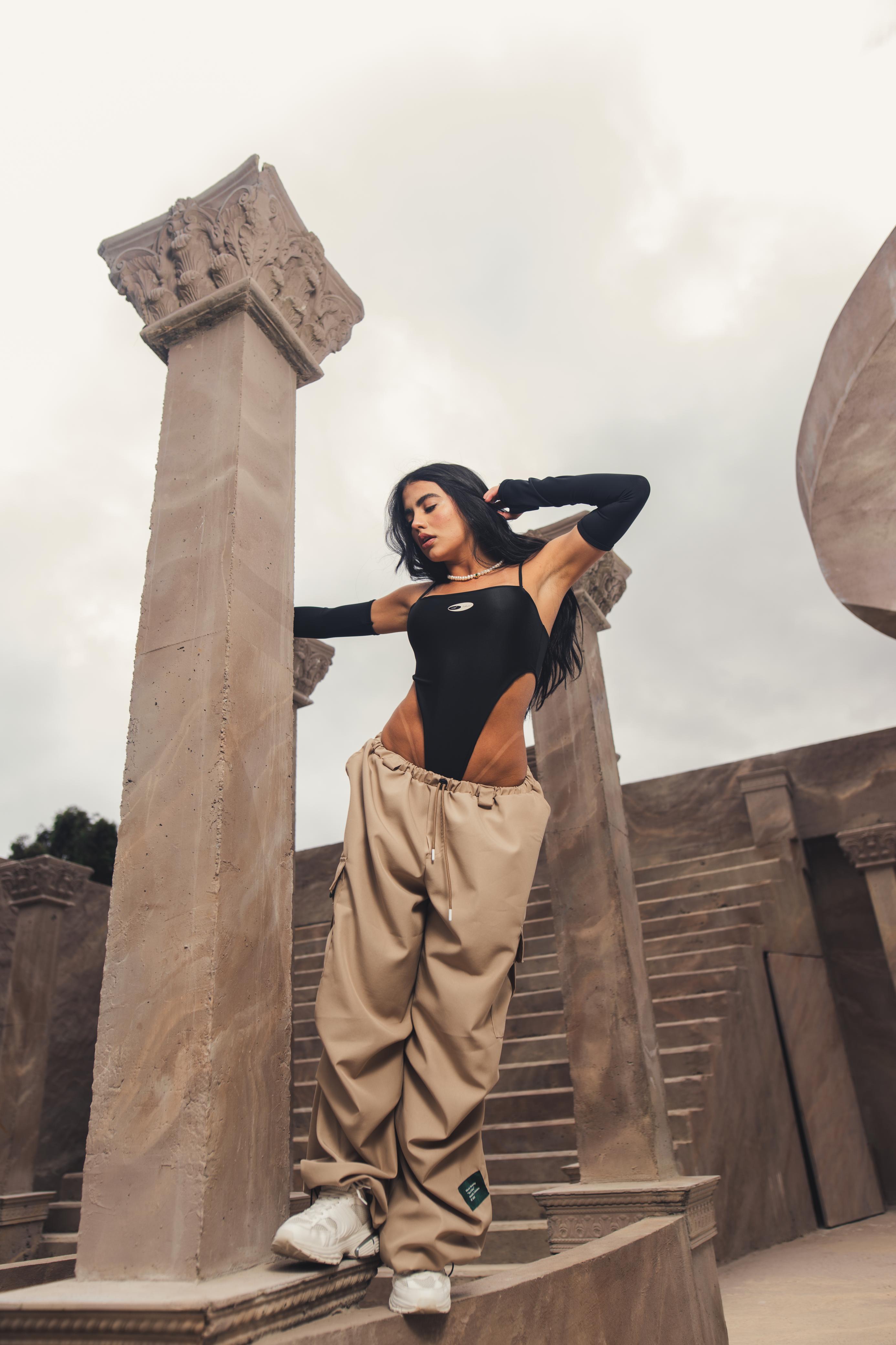 Pantalón Cargo Parachute Beige