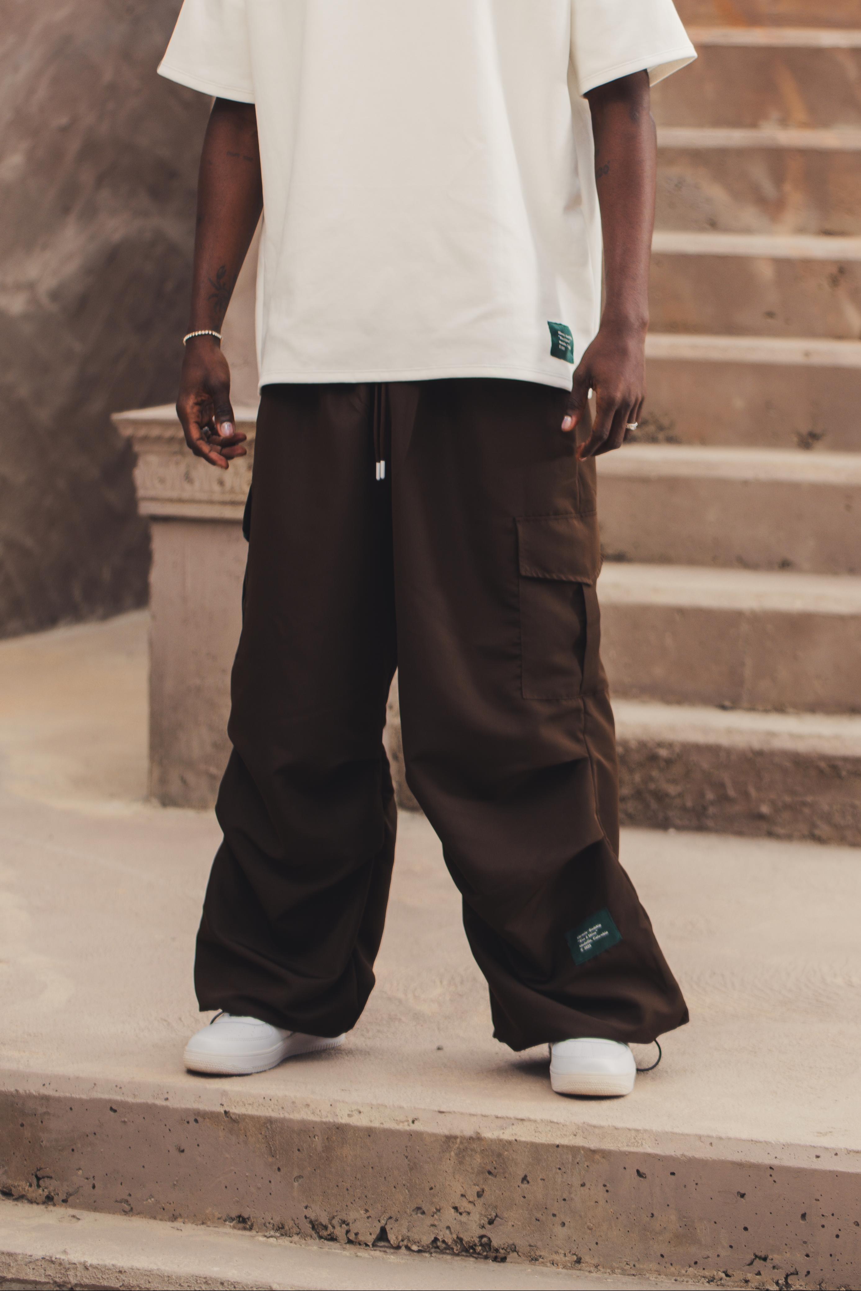 Pantalón Cargo Parachute Café