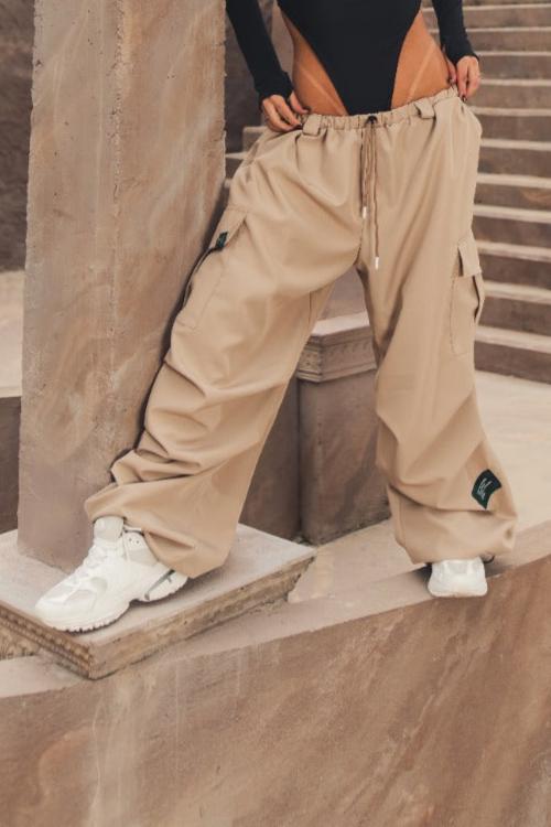 Pantalón Cargo Parachute Beige